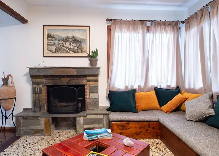 2 Bedroom Art House In Kavala