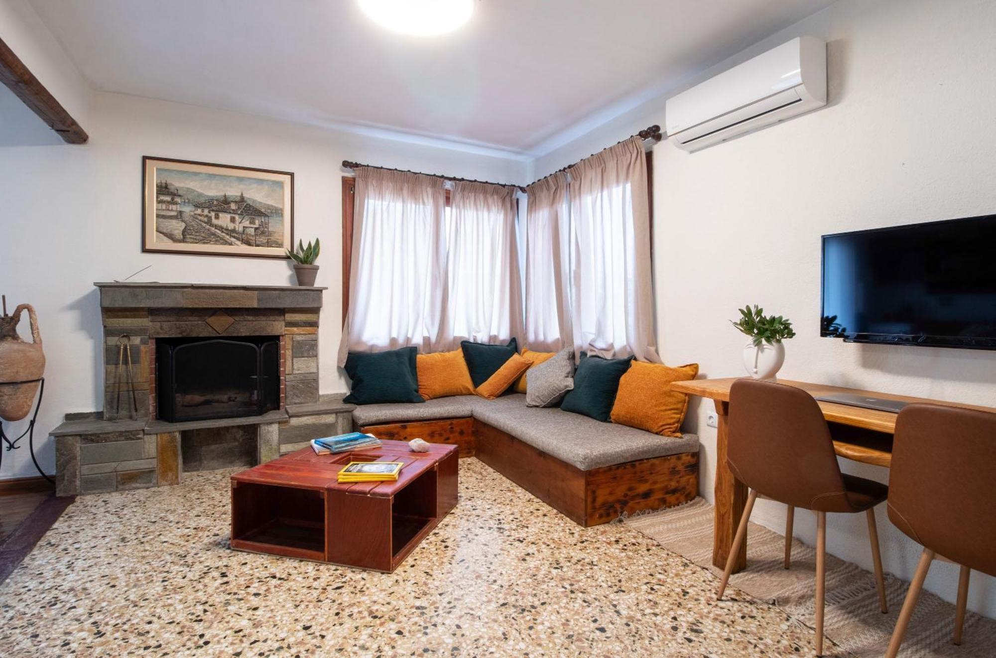 בית נופש 2 Bedroom Art House In